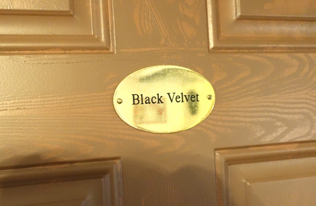 Guest house_BLACK VELVET_1